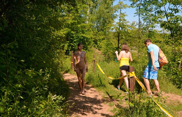 nude-in-public-karolina-first-naked-hike